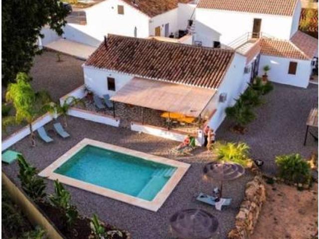 Casa rústica / Caserío en Venta en Álora
