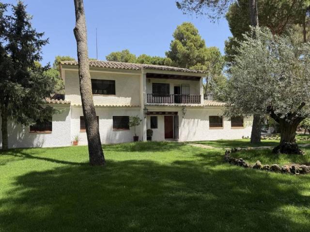 Casa rústica / Caserío en Venta en Albacete