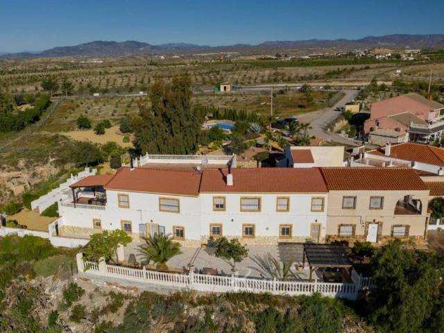 Casa rústica / Caserío en Venta en Albox