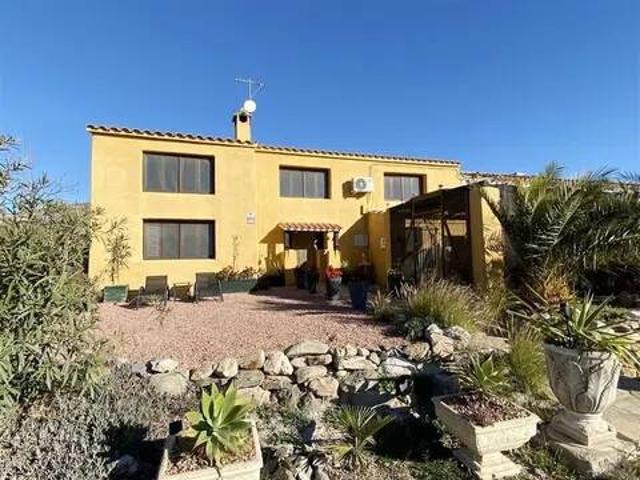 Casa rústica / Caserío en Venta en Albox