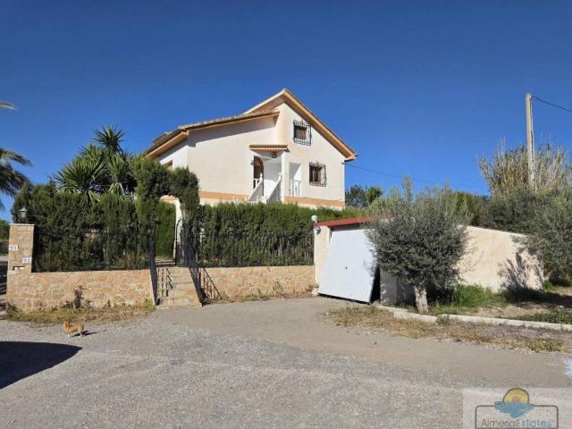 Casa rústica / Caserío en Venta en Albox