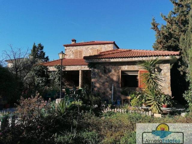 Casa rústica / Caserío en Venta en Albox
