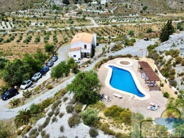 Casa rústica / Caserío en Venta en Albox