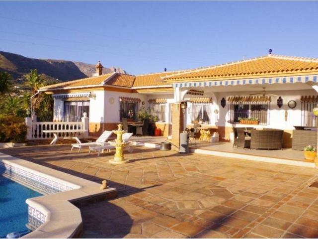 Casa rústica / Caserío en Venta en Alcaucín