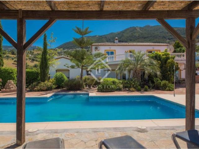 Casa rústica / Caserío en Venta en Alcaucín