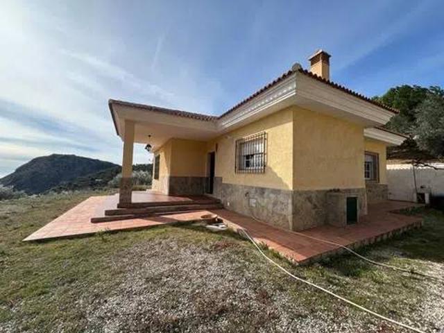 Casa rústica / Caserío en Venta en Alcaucín