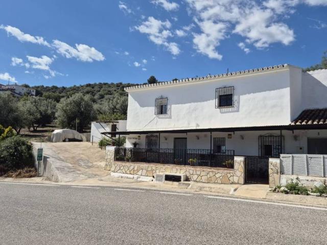 Casa rústica / Caserío en Venta en Alcaucín