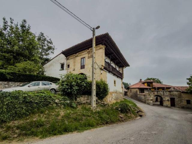 Casa rústica / Caserío en Venta en Alfoz de Lloredo