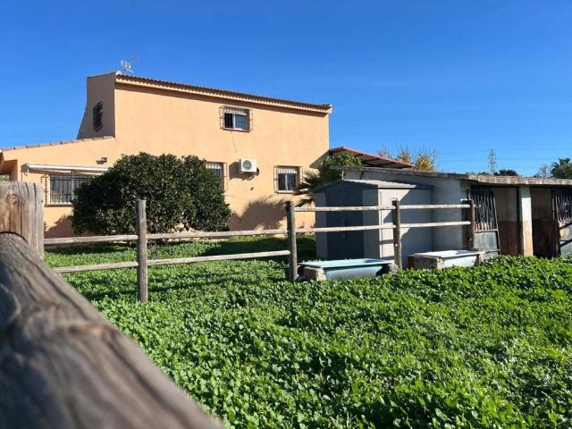 Casa rústica / Caserío en Venta en Alhaurín de la Torre