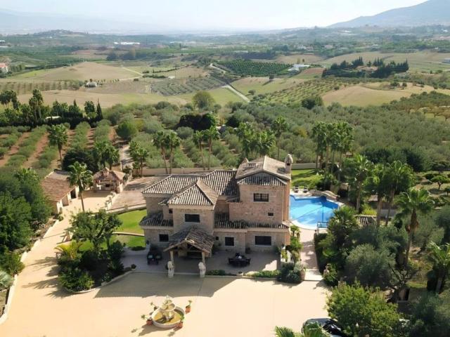Casa rústica / Caserío en Venta en Alhaurín de la Torre