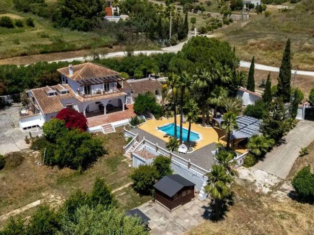 Casa rústica / Caserío en Venta en Alhaurín El Grande