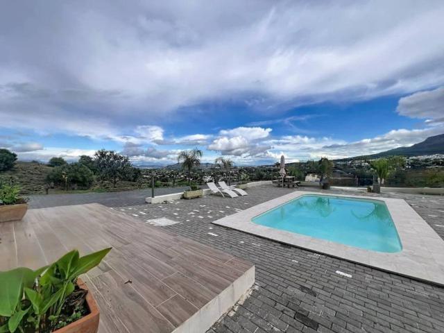 Casa rústica / Caserío en Venta en Alhaurín El Grande