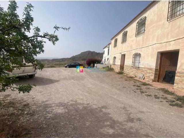 Casa rústica / Caserío en Venta en Arboleas