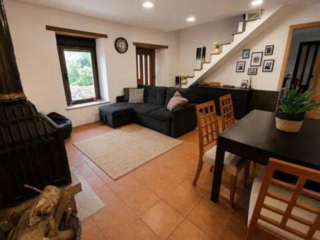 Casa rústica / Caserío en Venta en Argañín