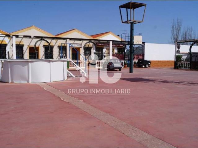 Casa rústica / Caserío en Venta en Baena