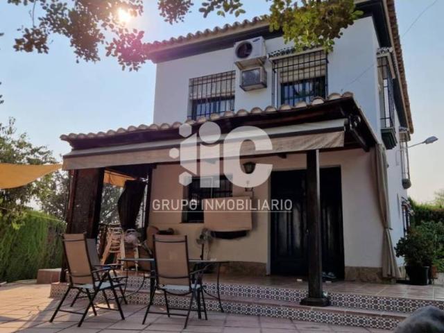 Casa rústica / Caserío en Venta en Baena