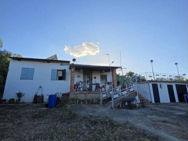 Casa rústica / Caserío en Venta en Bailén