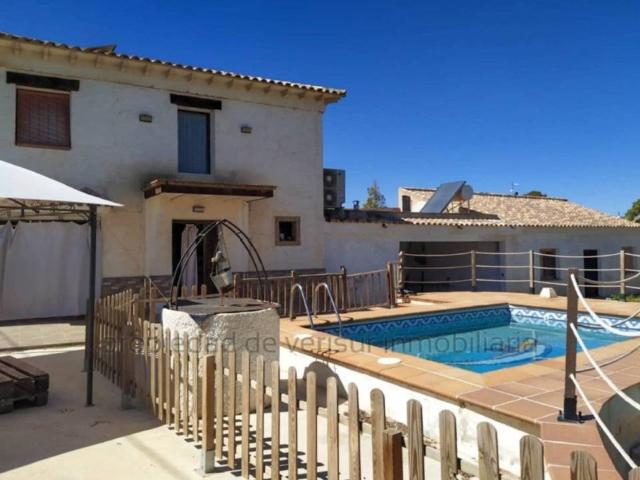 Casa rústica / Caserío en Venta en Baza