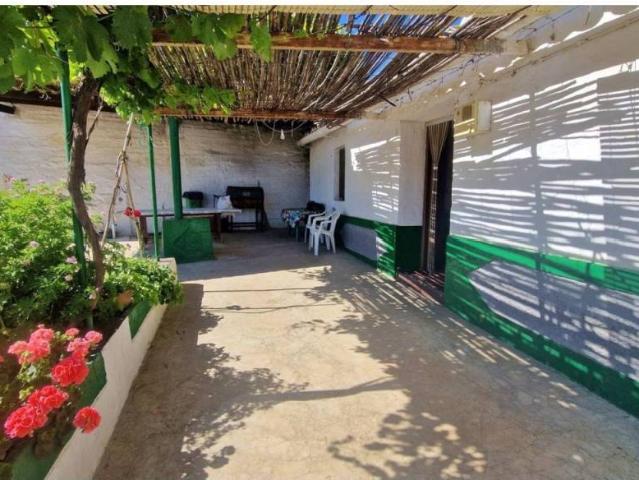Casa rústica / Caserío en Venta en Benamocarra