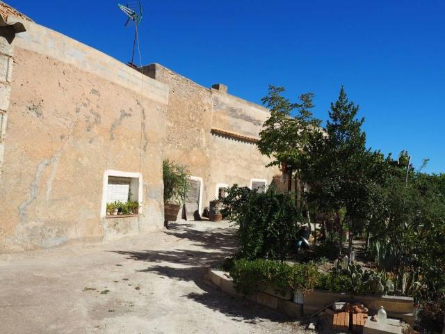 Casa rústica / Caserío en Venta en Benamaurel