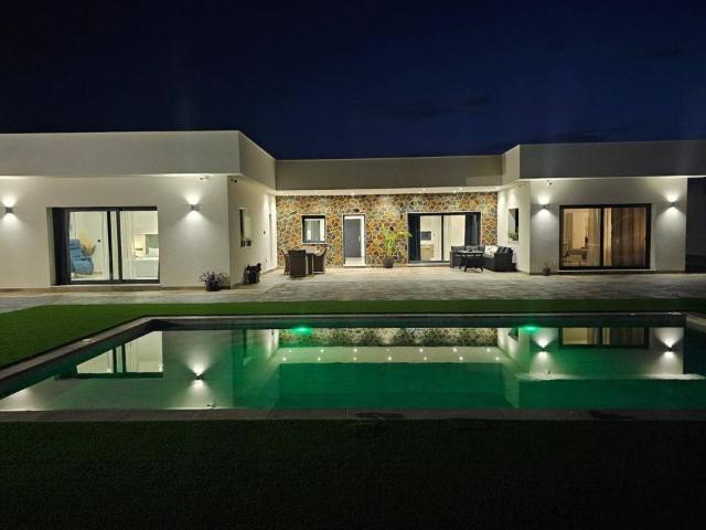 Casa rústica / Caserío en Venta en Benijófar