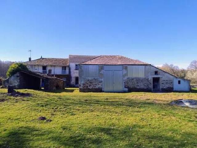Casa rústica / Caserío en Venta en Begonte