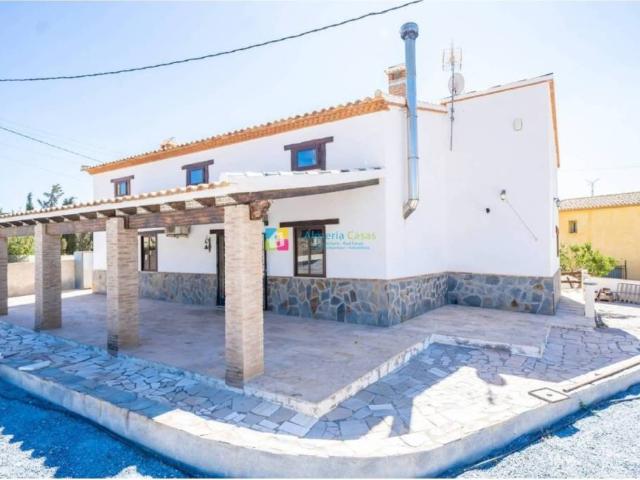 Casa rústica / Caserío en Venta en Cantoria
