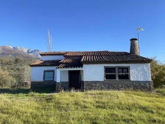 Casa rústica / Caserío en Venta en Candeleda