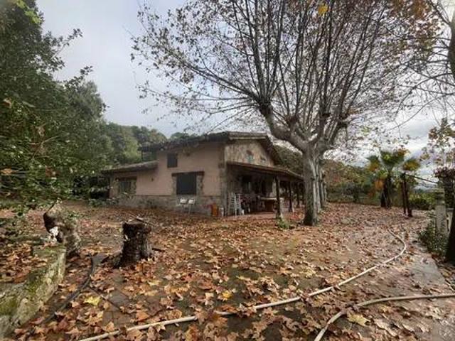 Casa rústica / Caserío en Venta en Candeleda