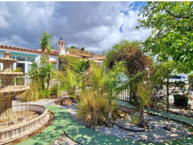 Casa rústica / Caserío en Venta en Canillas de Aceituno