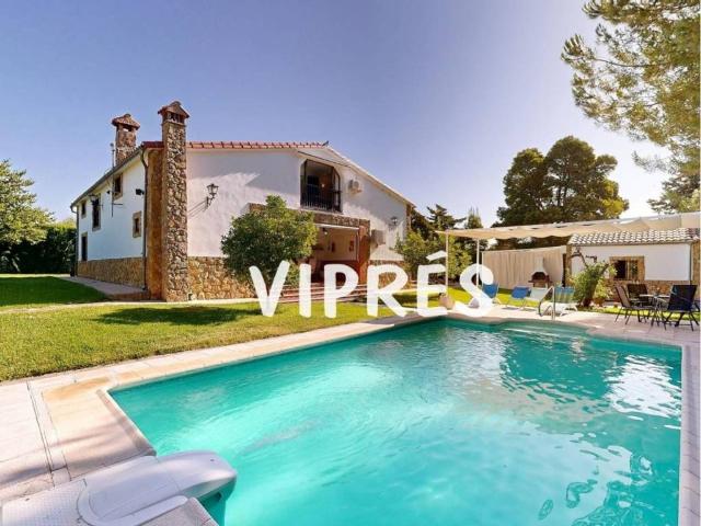 Casa rústica / Caserío en Venta en Cáceres