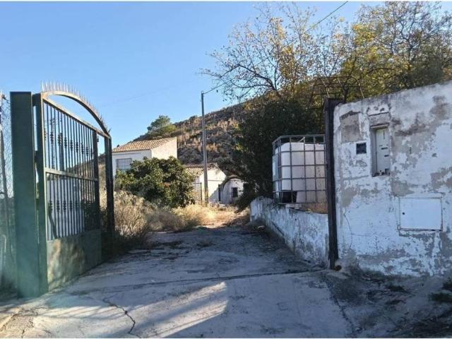 Casa rústica / Caserío en Venta en Calasparra