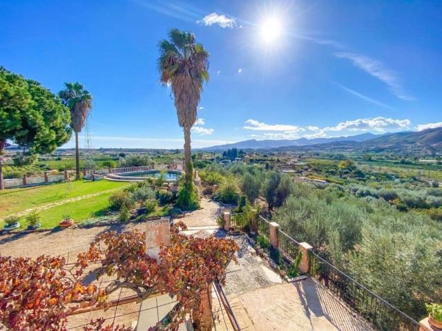 Casa rústica / Caserío en Venta en Cártama