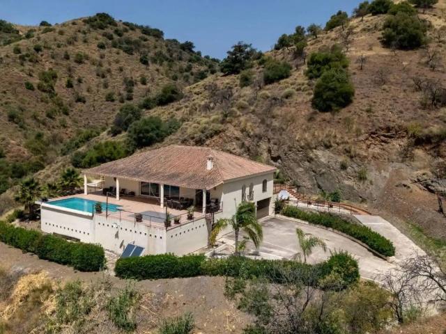 Casa rústica / Caserío en Venta en Cártama