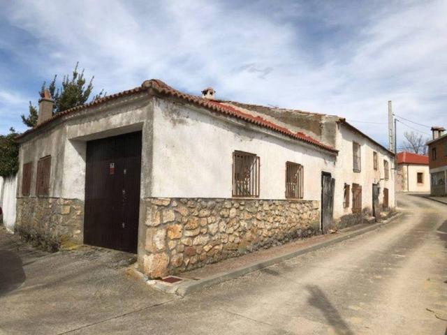 Casa rústica / Caserío en Venta en Carabias