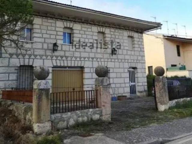 Casa rústica / Caserío en Venta en Cardeñuela Riopico