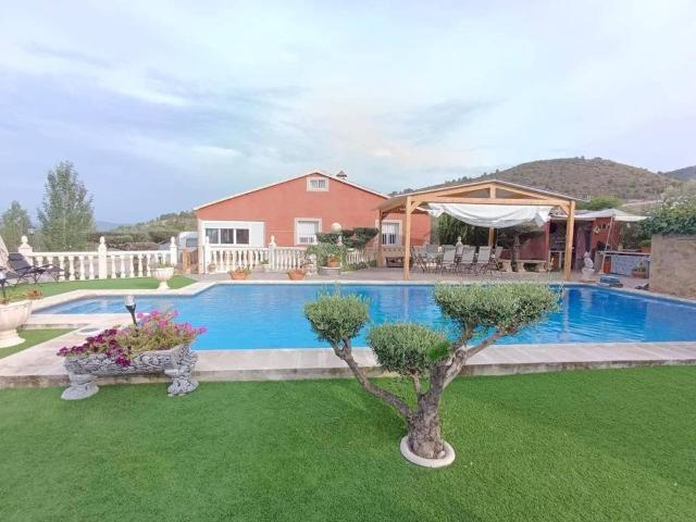 Casa rústica / Caserío en Venta en Castalla