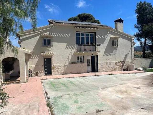 Casa rústica / Caserío en Venta en Castalla