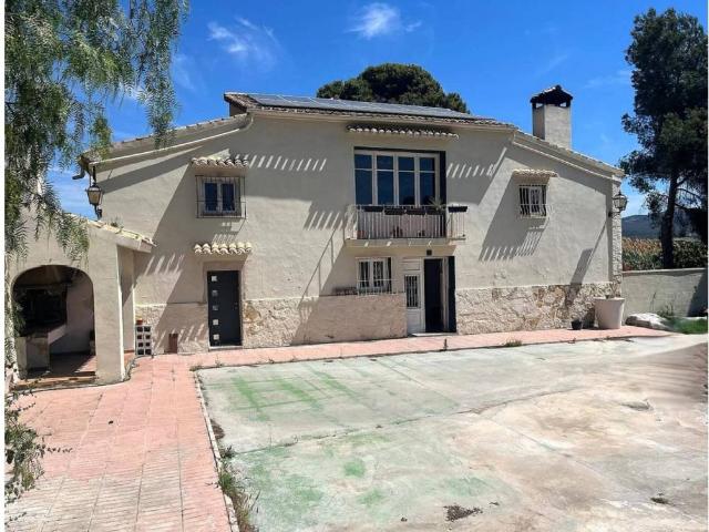 Casa rústica / Caserío en Venta en Castalla