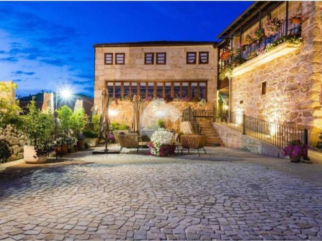 Casa rústica / Caserío en Venta en Cenlle