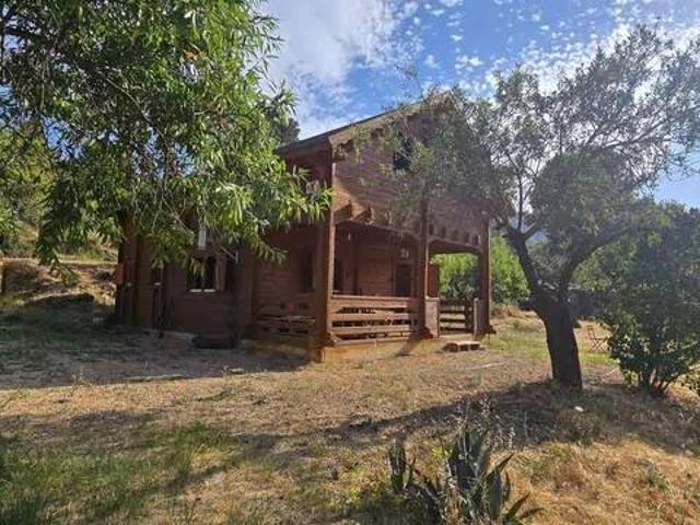 Casa rústica / Caserío en Venta en Confrides