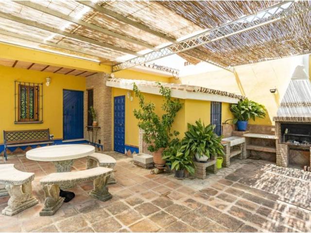 Casa rústica / Caserío en Venta en Coín
