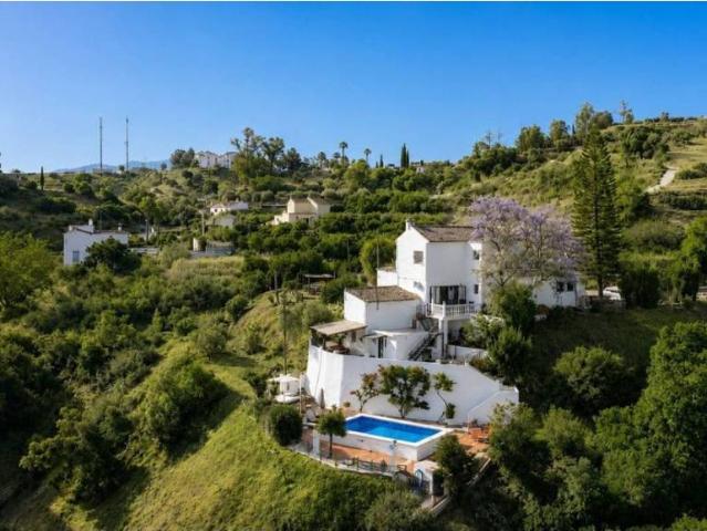 Casa rústica / Caserío en Venta en Coín