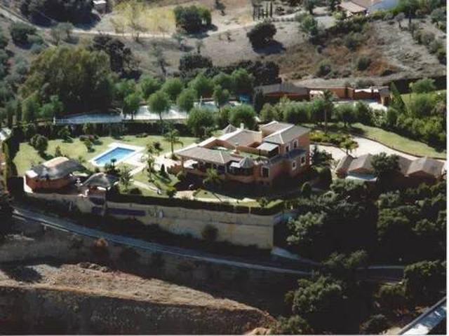 Casa rústica / Caserío en Venta en Coín