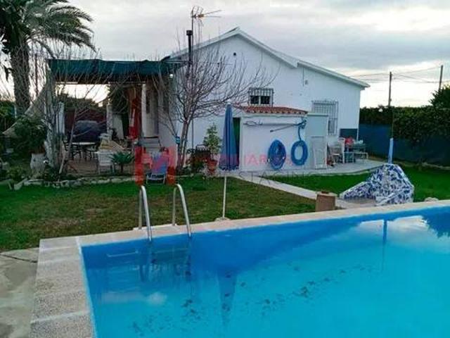 Casa rústica / Caserío en Venta en Coria del Río