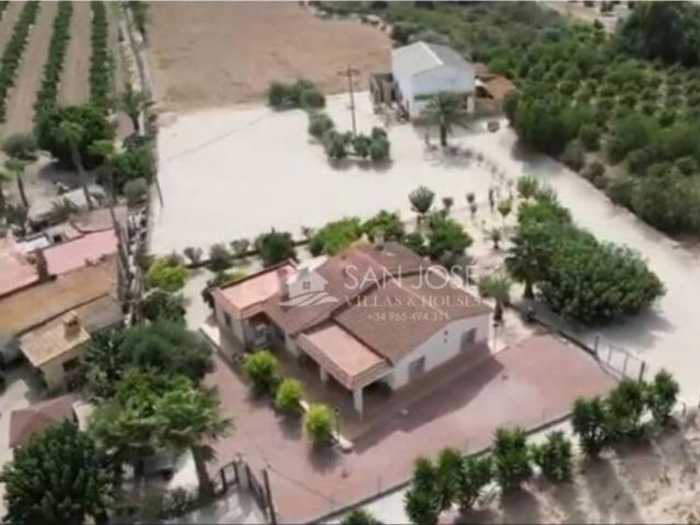 Casa rústica / Caserío en Venta en Crevillent
