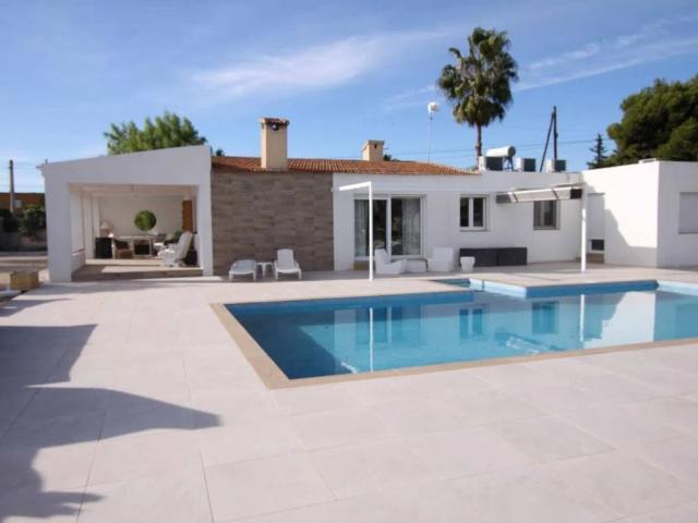 Casa rústica / Caserío en Venta en Crevillent