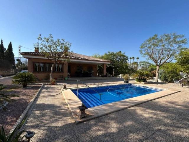 Casa rústica / Caserío en Venta en Crevillent