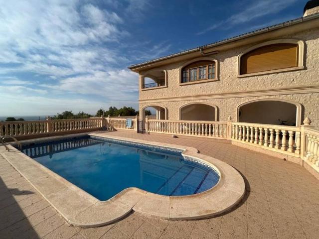 Casa rústica / Caserío en Venta en Crevillent