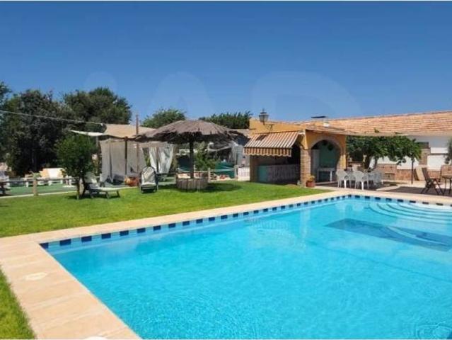Casa rústica / Caserío en Venta en Écija